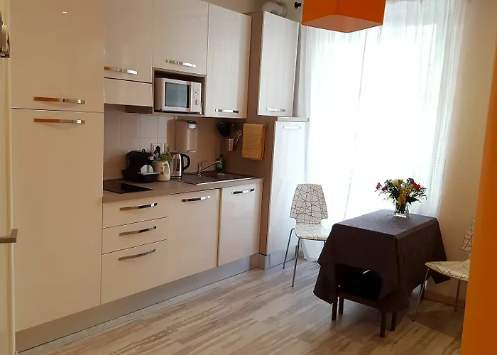 06 לינה וארוחת בוקר 3*